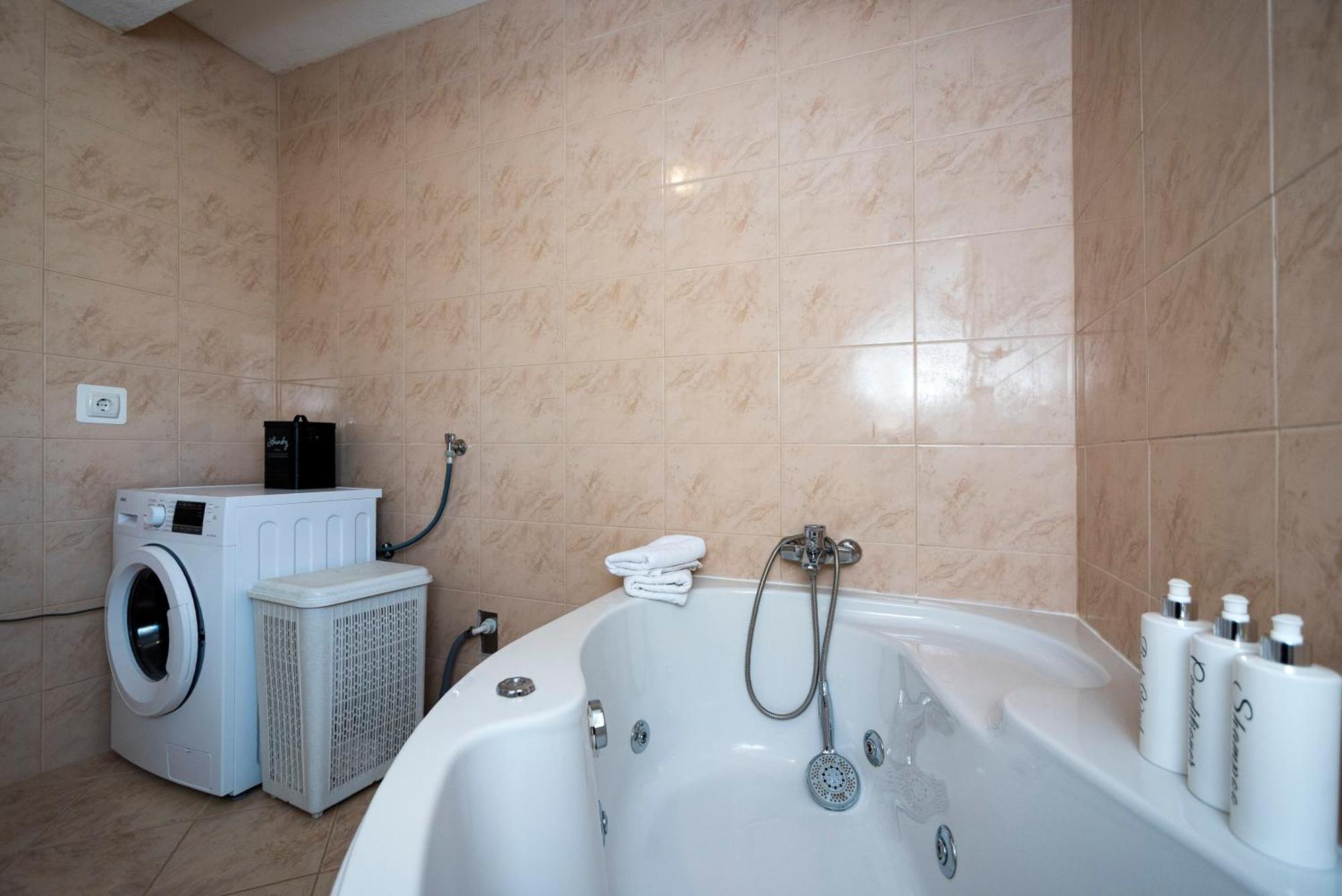 M&M Pelivan Apartments Salona Kültér fotó