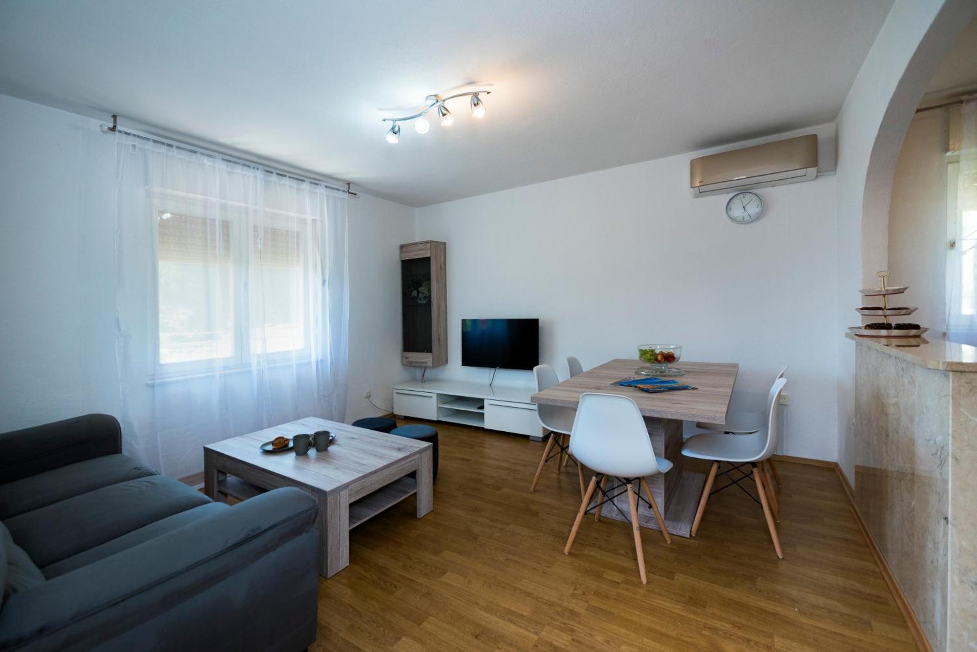 M&M Pelivan Apartments Salona Kültér fotó