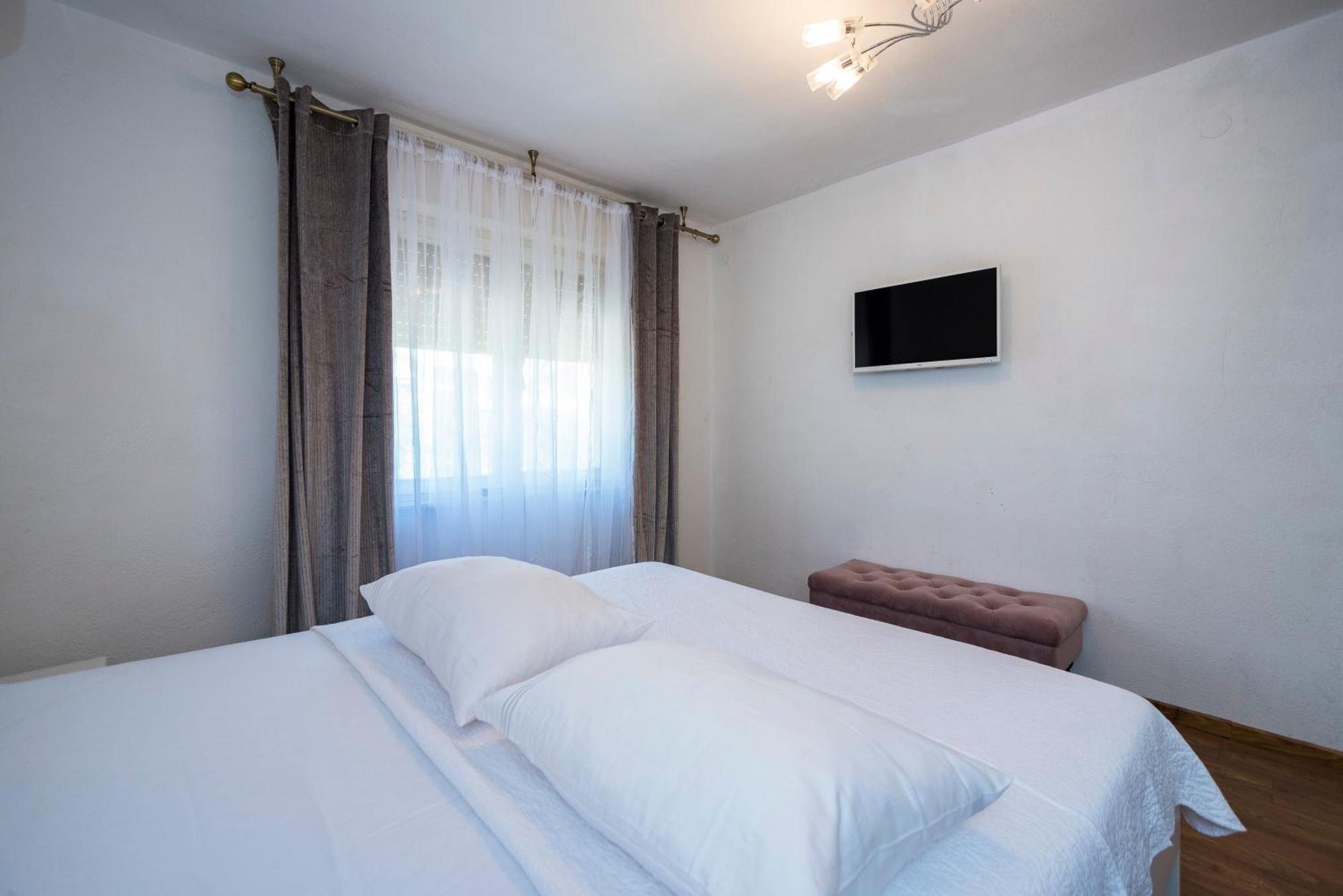 M&M Pelivan Apartments Salona Kültér fotó